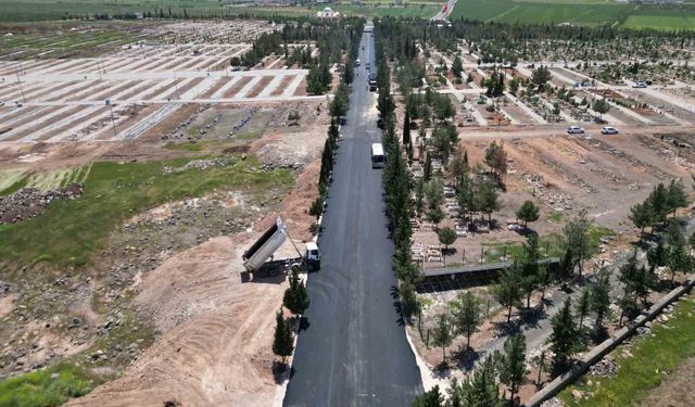 Bayram öncesi yeni asri aile mezarlıktaki yollar yenilendi