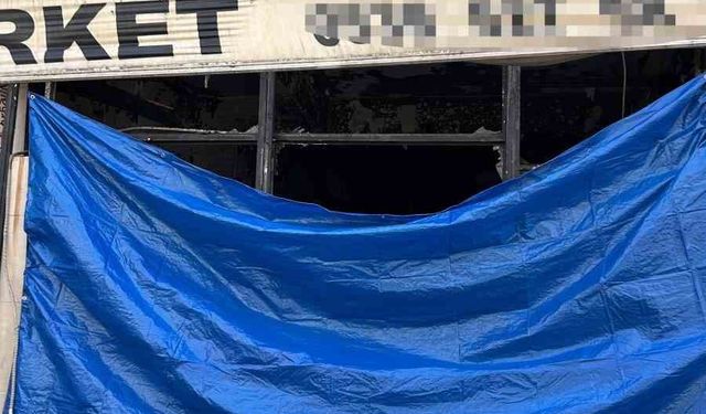 Bayrampaşa'da gece saatlerinde dükkandan alevler yükseldi