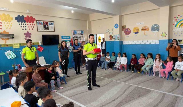 Cizre'de geleceğin sürücüleri kuralları polis amcalarından öğrendi