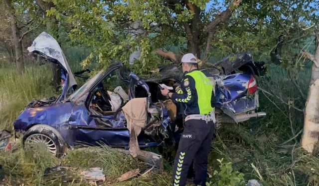 Düğün konvoyunda feci kaza: 1 ölü, 1 yaralı