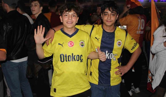 Galatasaray'ın şampiyonluk kutlamalarında Fenerbahçeliler 'prova' yaptı