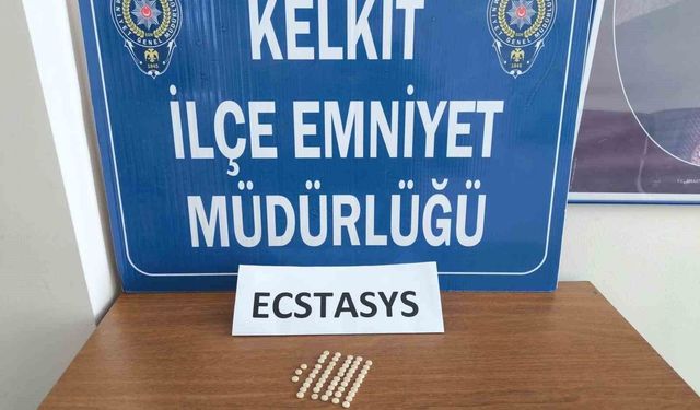 Gümüşhane'de şase numarası değiştirilmiş araç ve binlerce kaçak malzeme ele geçirildi