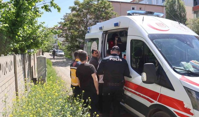 Iğdır'da çatı katı yangınında anne ve down sendromlu çocuk dumandan etkilendi