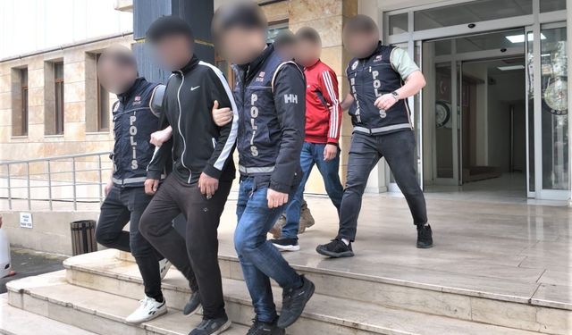 İnşaat alanında suçüstü yakalanan 2 hırsızlık şüphelisi tutuklandı
