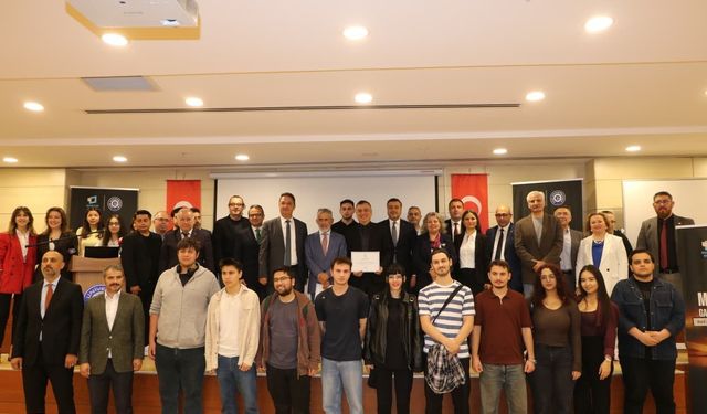 İzmir'de 15 Temmuz manşetleri bir kez daha atıldı