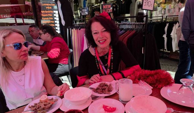 Kakava şenlikleri için gelen turistler ciğercilerde kuyruk oluşturdu