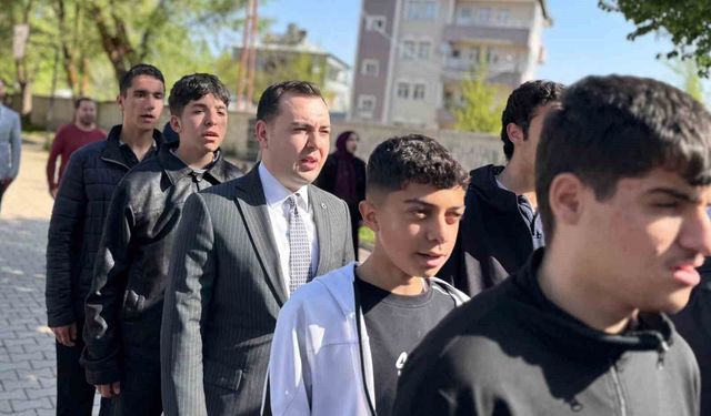 Kaymakam Güney, haftaya öğrencilerle başladı