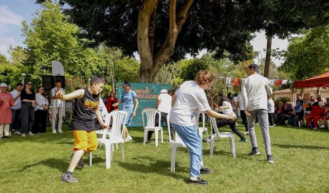 Mersin'de 'Sokak Oyunları Şenliği' renkli görüntülere sahne oldu
