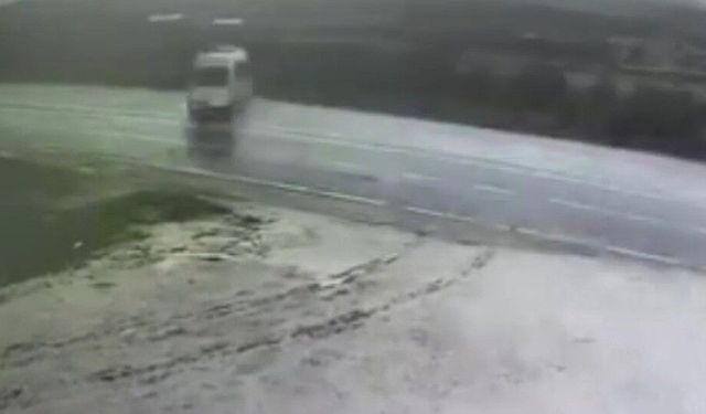 Minibüsün şarampole devrildiği kaza kamerada