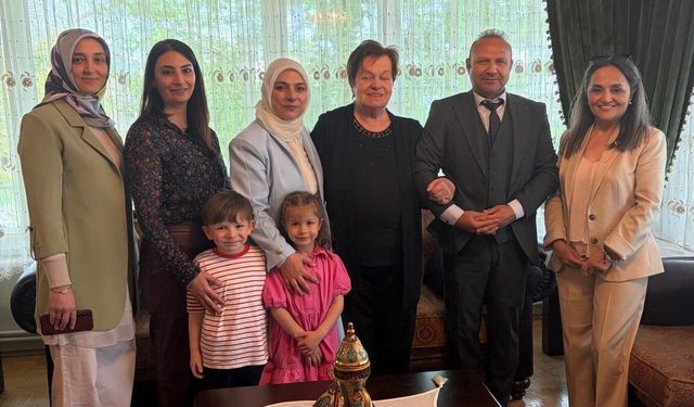 Minik yüreklerden Şükran Teyze'ye duygu dolu anneler günü