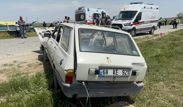 Otomobille hafif ticari araç çarpıştı: 4 yaralı
