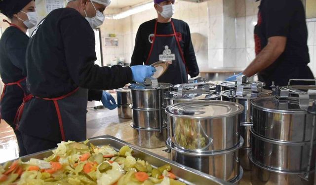 Sason'da 523 aileye her gün sıcak yemek desteği
