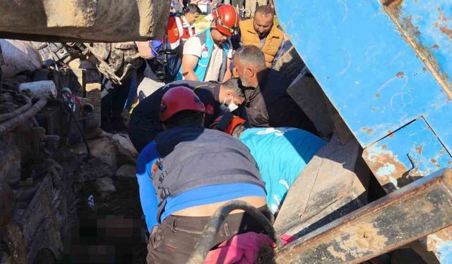 Siirt'te traktör devrildi: 2 ölü, 1 yaralı