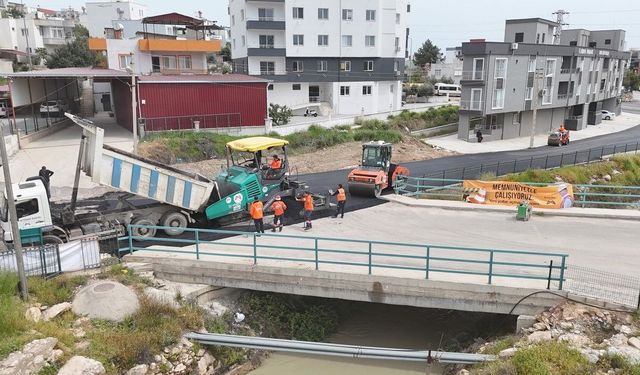 Silifke'de yollar sıcak asfaltla yenilendi