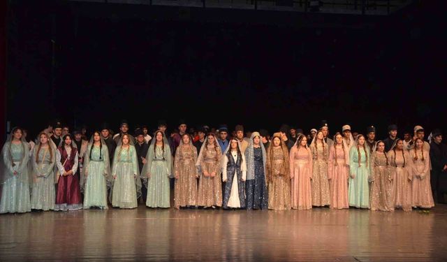 Sinop'ta liseli gençler destanları sahneye taşıdı