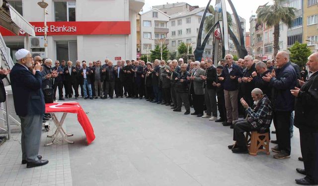 Türkeli'de hacı adaylarına duygusal uğurlama