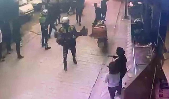 Yangında mahsur kalan yaşlı kadını jandarma ekipleri kurtardı
