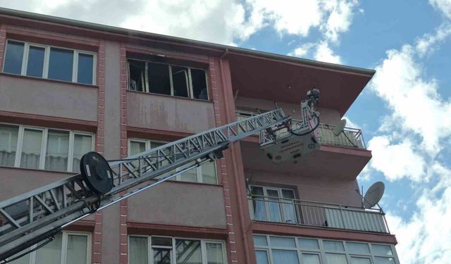 Yangında sürünerek kaçmaya çalışan kadının durumu ağır
