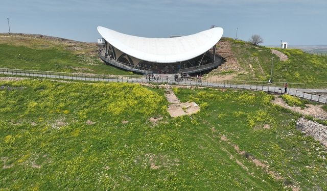 Yeşile bürünen Göbeklitepe havadan görüntülendi