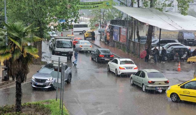 Zonguldak kent merkezinde yağış etkili oldu