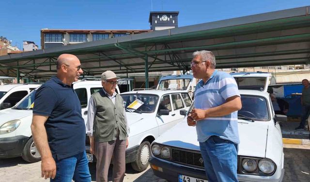 Demirci'nin Oto Pazarı bölgenin ticaret merkezi oldu