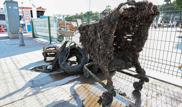 Mersin'de deniz dibinden çıkan atıklar şaşırttı