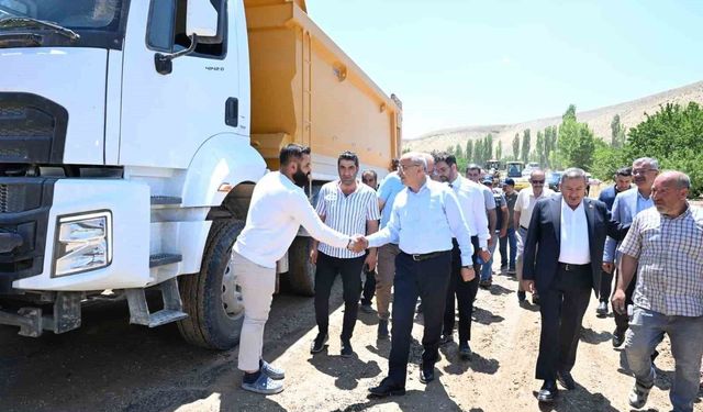 Büyükşehir, 55 mahalleyi birbirine bağlayan yolda standardı yükseltiyor