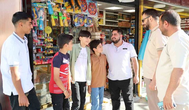 Elazığ'da suyun parasını boş kovaya bırakıp kameraya el sallayan çocuklar o anları anlattı