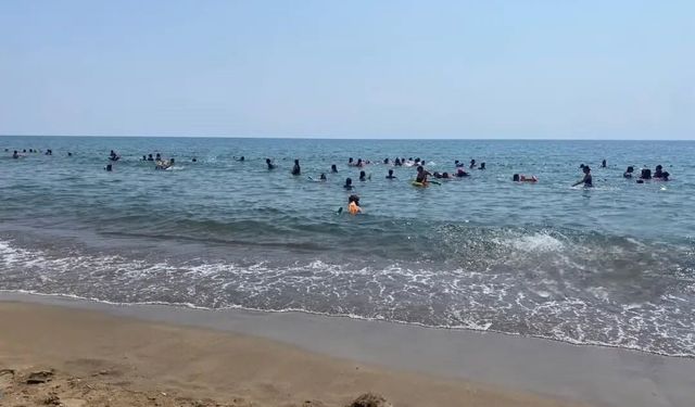 Koruma altındaki çocuklar deniz kampında moral depoladı