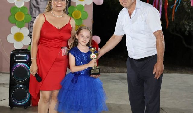 Köyceğiz'de Muhtar Acar'dan başarılı öğrenciye ödül