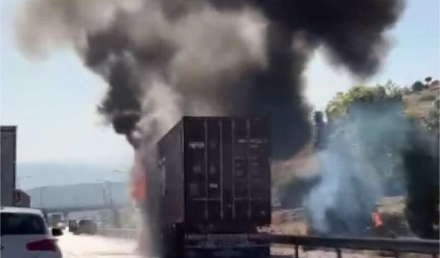 Mersin'de 24 ton çikolata yüklü tır yandı