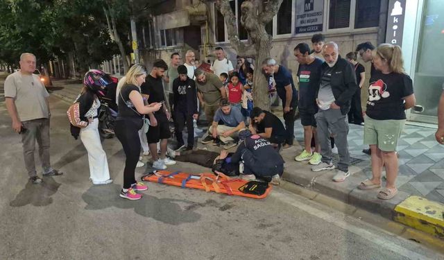 Önünü kaldırdıkları bisikletleri ile seyreden çocuklara çarpmamaya çalışırken yaralandı