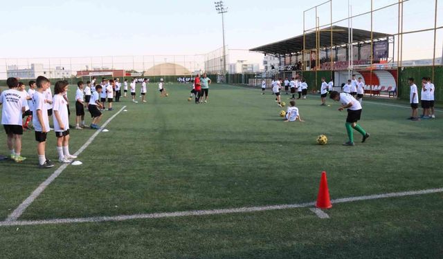 Şanlıurfa Büyükşehir Belediyesi binlerce çocuğu futbolla buluşturuyor
