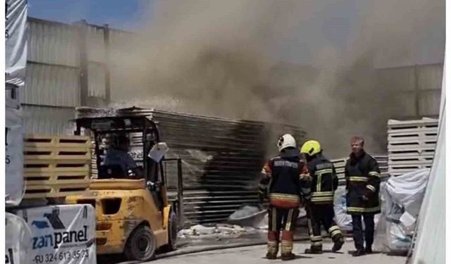 Tarsus'ta depo yangını
