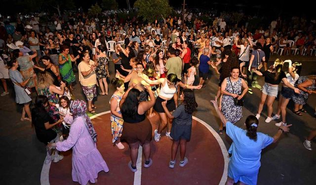 Mersin'de 'Yaz Dostum' konserleri vatandaşları müzikle buluşturuyor