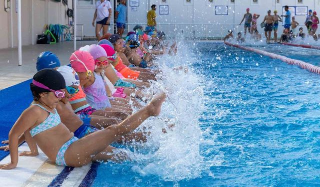 Mersin'de yüzme kurslarından bin 330 kişi faydalandı