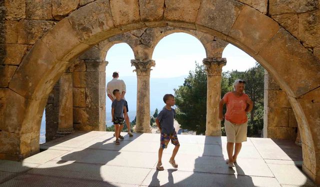 UNESCO listesindeki Alahan Manastırı zamana direniyor