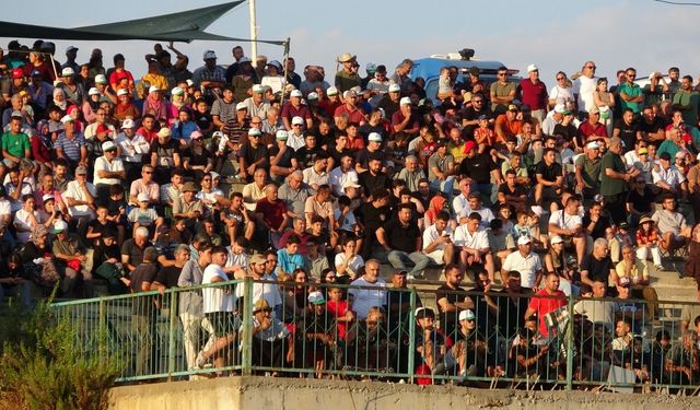 Mersin'deki futbol turnuvası finalini binlerce taraftar izledi