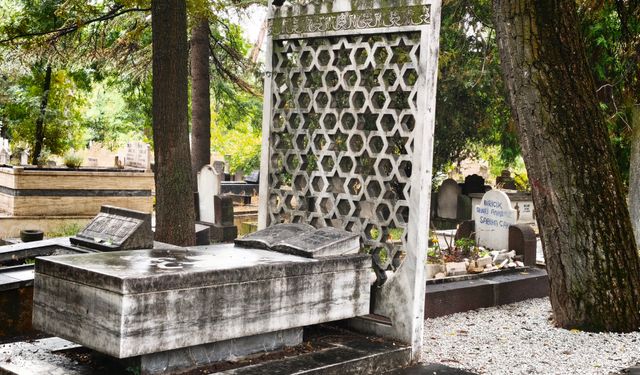 Eski İçişleri Bakanı Gedik'in Mezarı İstanbul'a Taşınacak