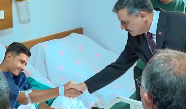 Bakan Tekin ve Bakan Çiftçi Yaralı Öğrencileri Ziyaret Etti