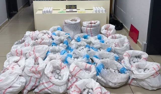Şehir Hastanesi Otoparkında Uyuşturucu  Operasyonu : 256 Bin 900 Sentetik Hap