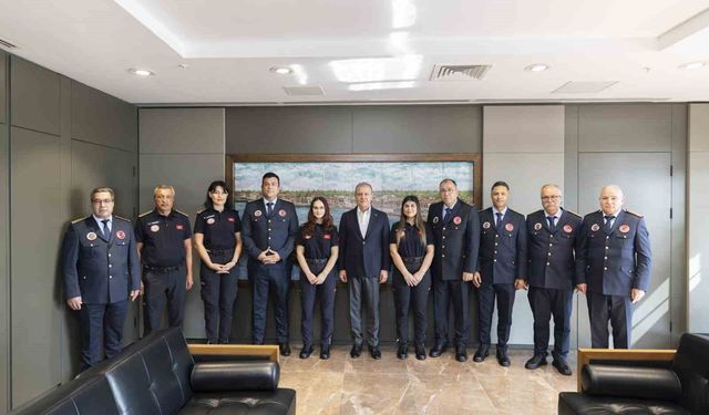 Mersin itfaiye personeli, İtfaiye Haftasında Başkan Seçer'le buluştu