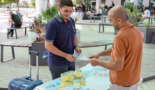 Mersin'de üniversite öğrencilerine otogarda karşılama ve destek