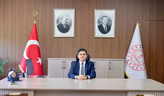 Özdemirci: “Zirvenin adı Türkiye ” , “ Eğitimde Yönümüz İleri ! ”