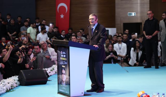Nobel ödüllü Aziz Sancar, Mersin Üniversitesi'nde öğrencilerle buluştu