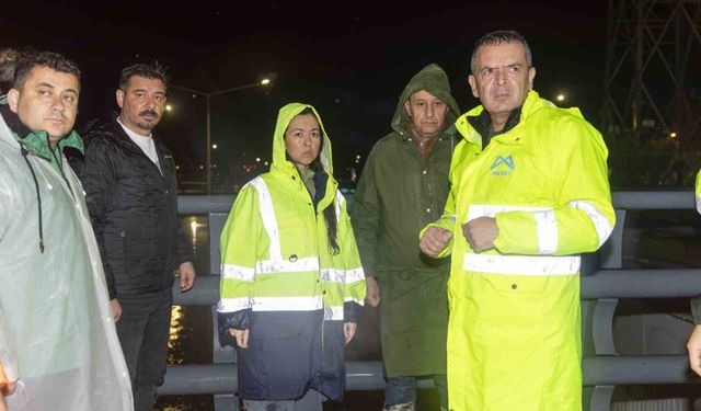 Başkan Vekili Genç, aşırı yağıştan etkilenen mahallelerde incelemelerde bulundu