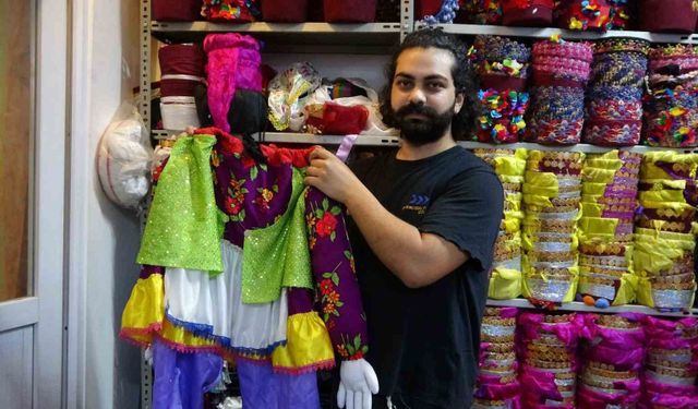 Çocukken odasında başlayan aile mesleğini devraldı, şimdi severek sürdürüyor