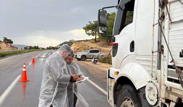 Mersin'de yağışa rağmen orman emvali taşıyan araçlar denetlendi
