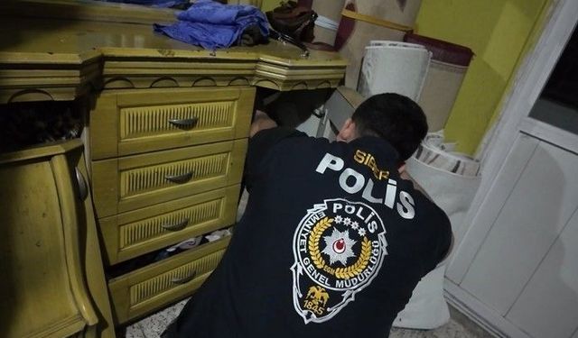 Mersin'deki yasa dışı bahis ve dolandırıcılık operasyonunda 33 şüpheli tutuklandı