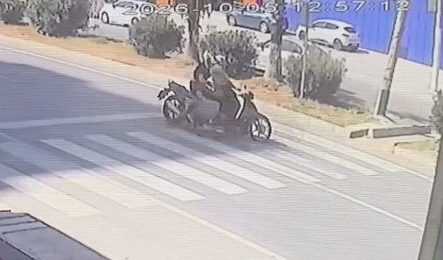 Motosikletler çarpıştı, sürücülerden biri hayatını kaybetti: Kaza anı kamerada